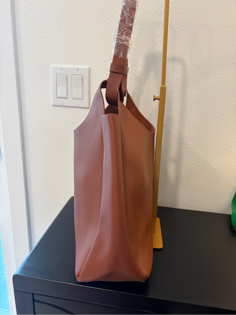 New without Tags Neiman Marcus minimalist hobo shoulder bag - Picture 3 of 7